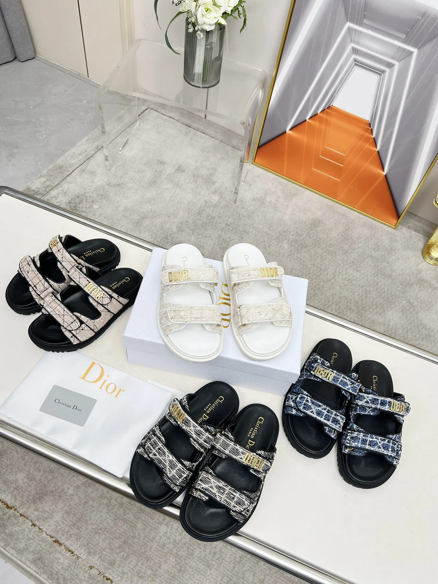 👟👟Ex-factory price 480👟👟Dior👏👏New classic style. 🔥Purchasing-level qualityThick-soled slippers popular in foreign counters. Upper➕Inner: original customized material, original mold opening of sole 1.1 (lightweight, code number 35-40 (41/42 can be customized)